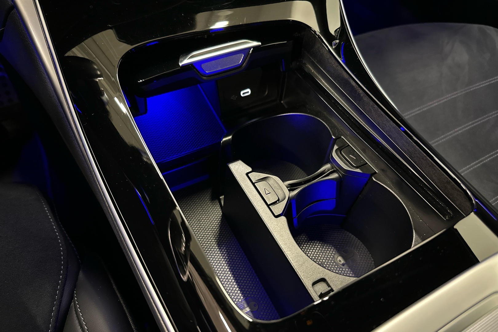 MERCEDES-BENZ C 2023