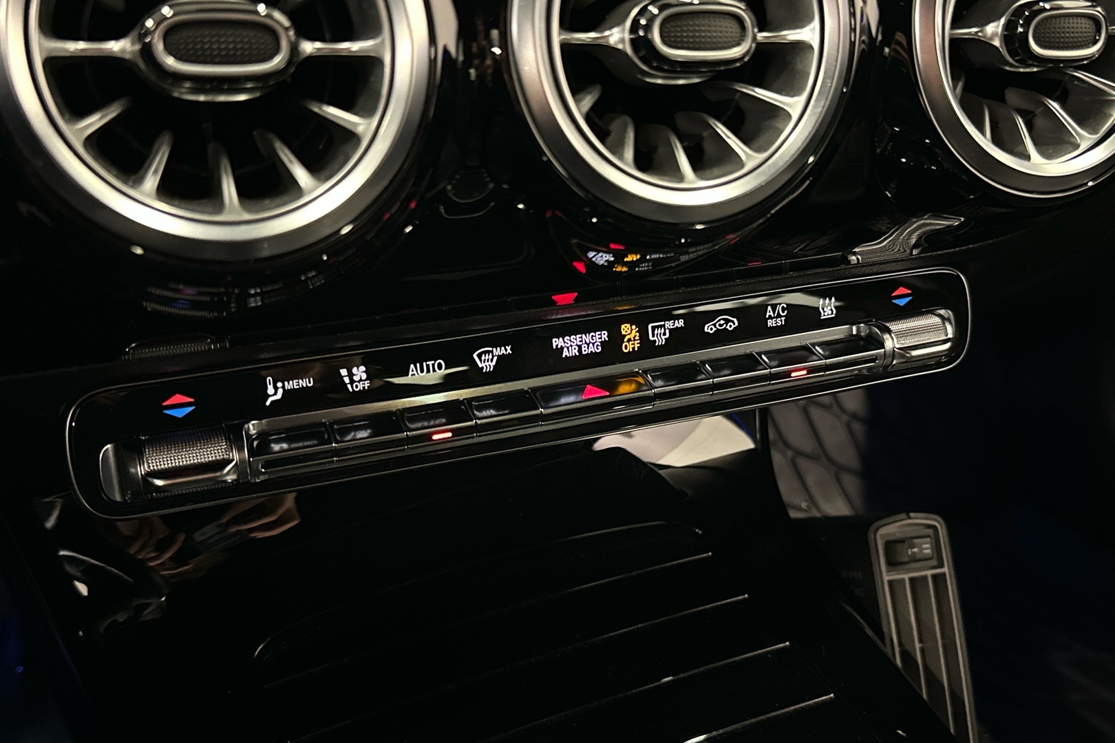 MERCEDES-BENZ A 2021