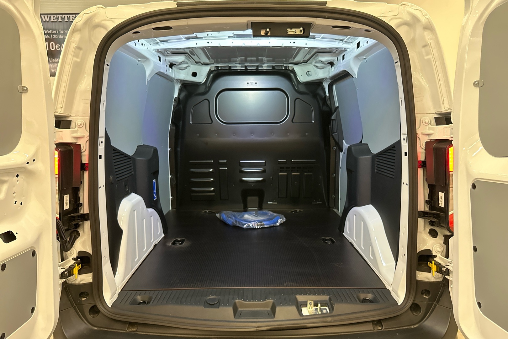 FORD TRANSIT COURIER 2025