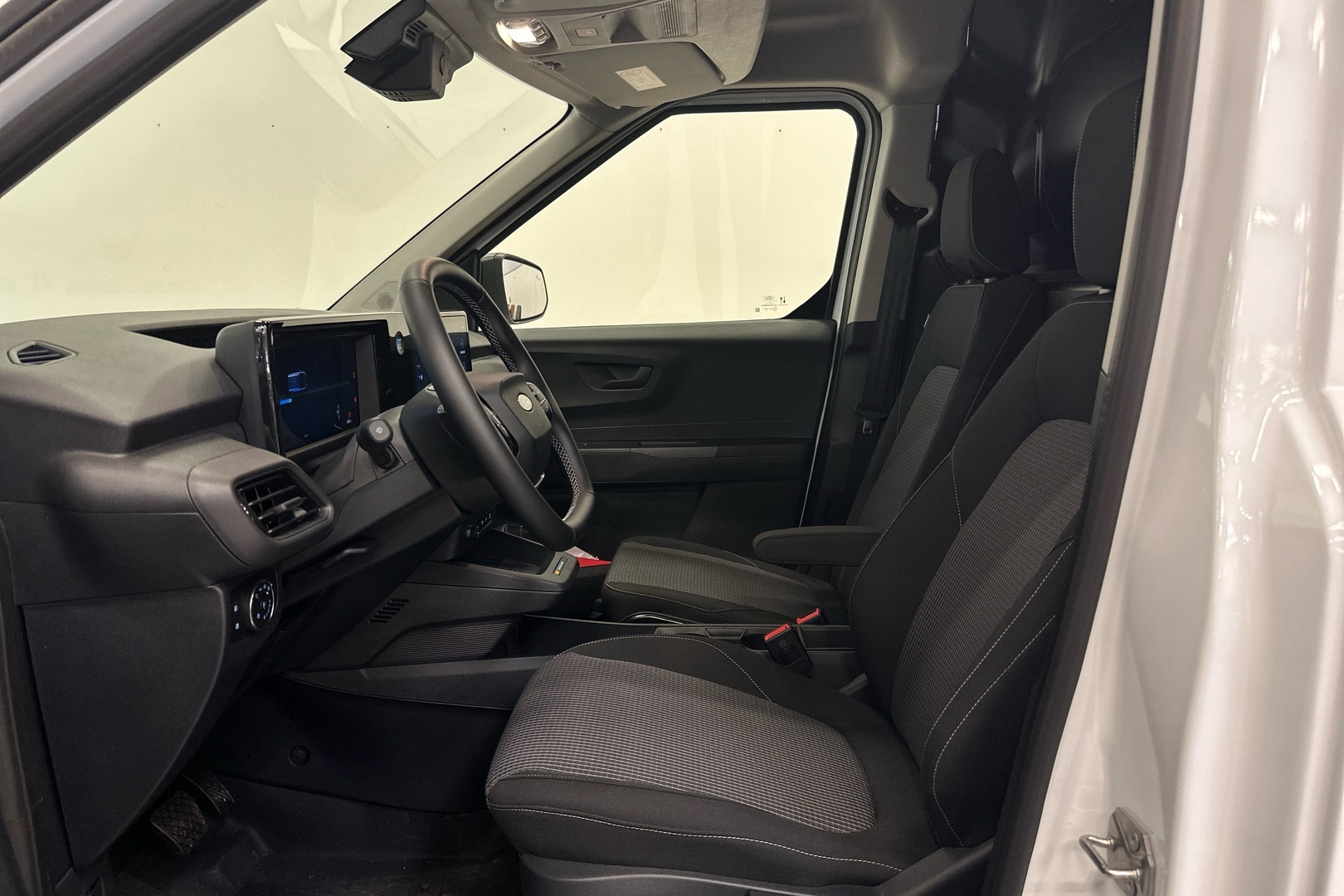 FORD TRANSIT COURIER 2025