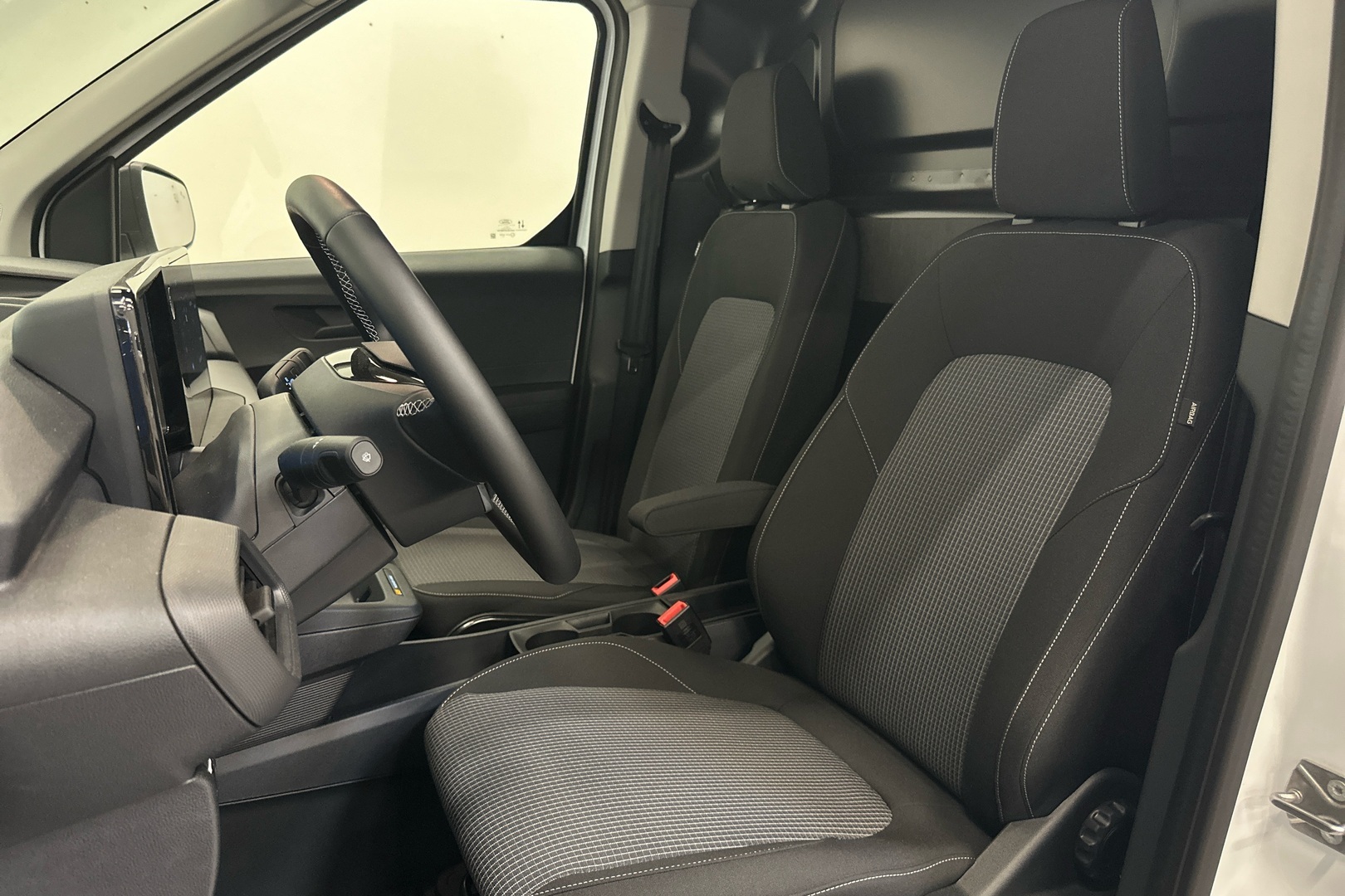 FORD TRANSIT COURIER 2025