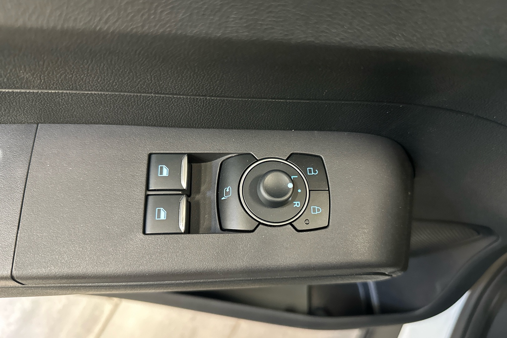 FORD TRANSIT COURIER 2025