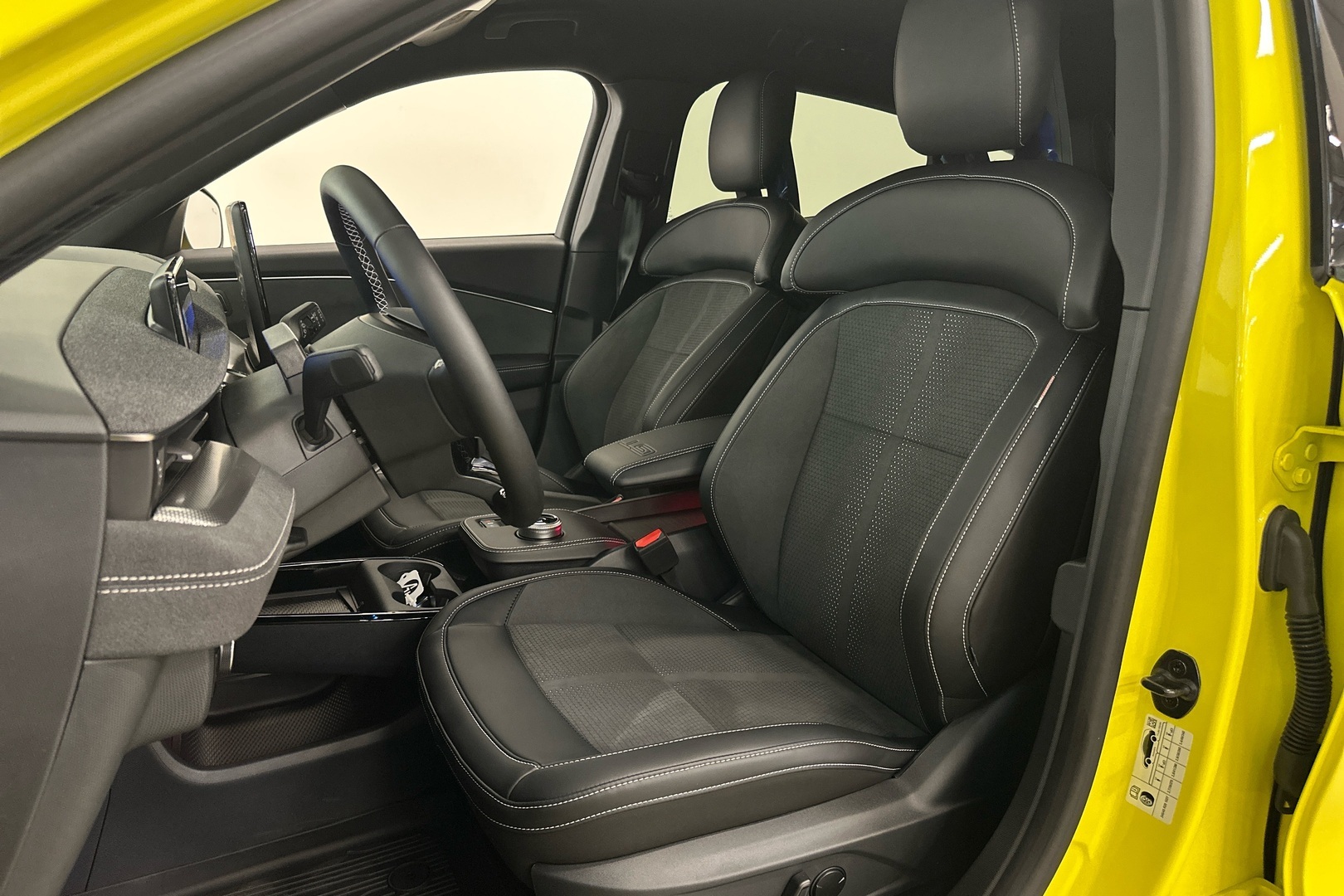 FORD Mustang Mach-E 2025