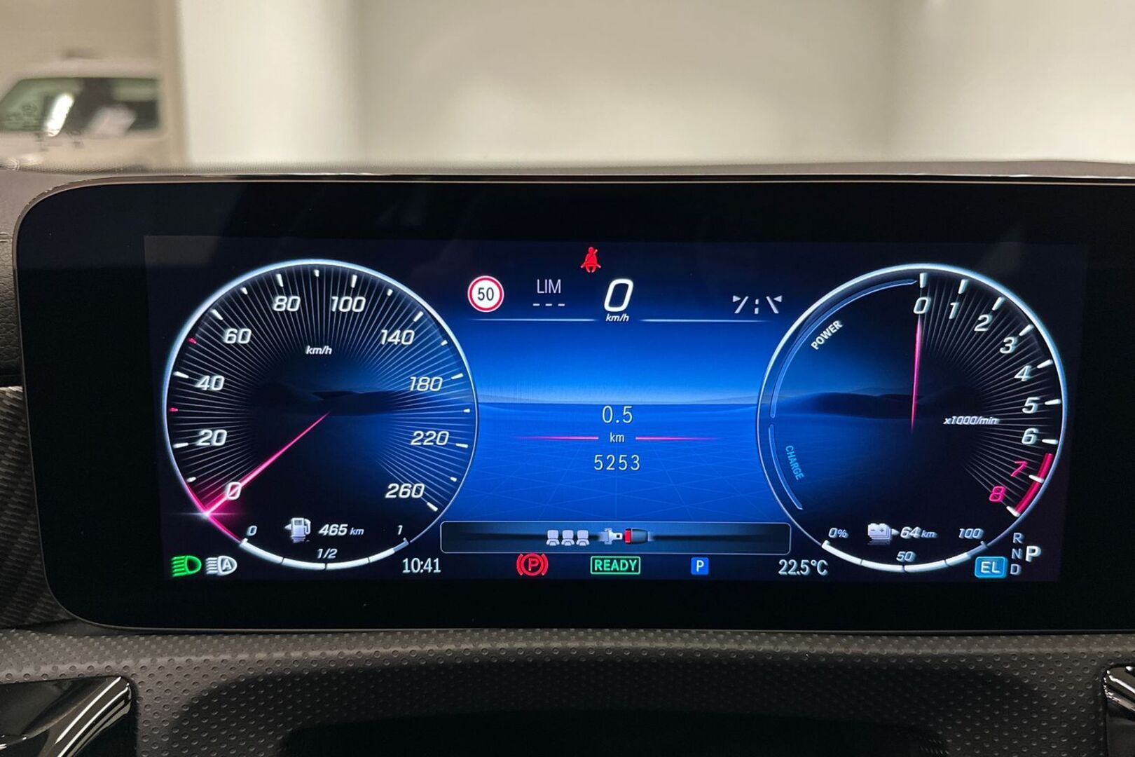 MERCEDES-BENZ CLA 2025