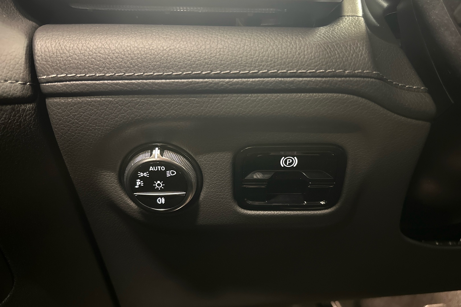 MERCEDES-BENZ EQE 2025