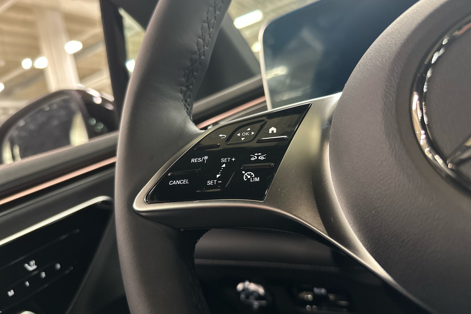 MERCEDES-BENZ EQE 2025