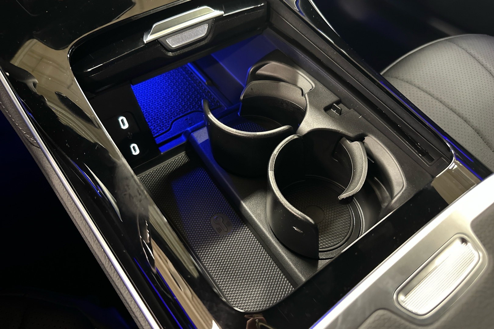 MERCEDES-BENZ EQE 2025