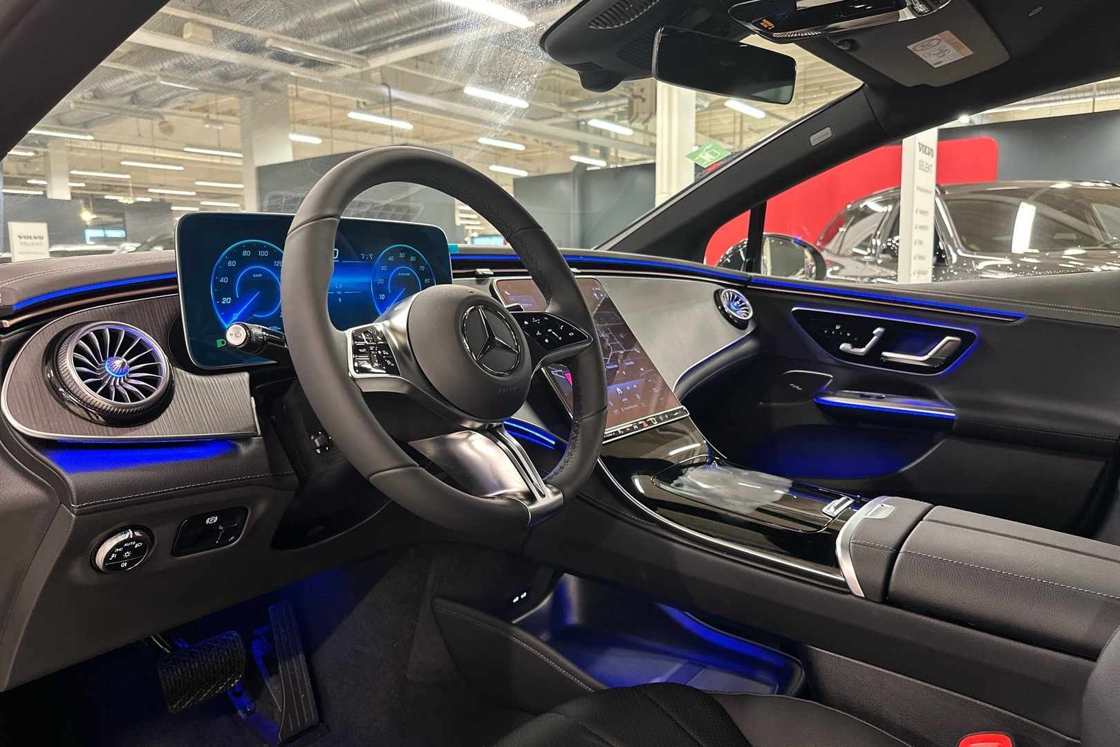 MERCEDES-BENZ EQE 2025