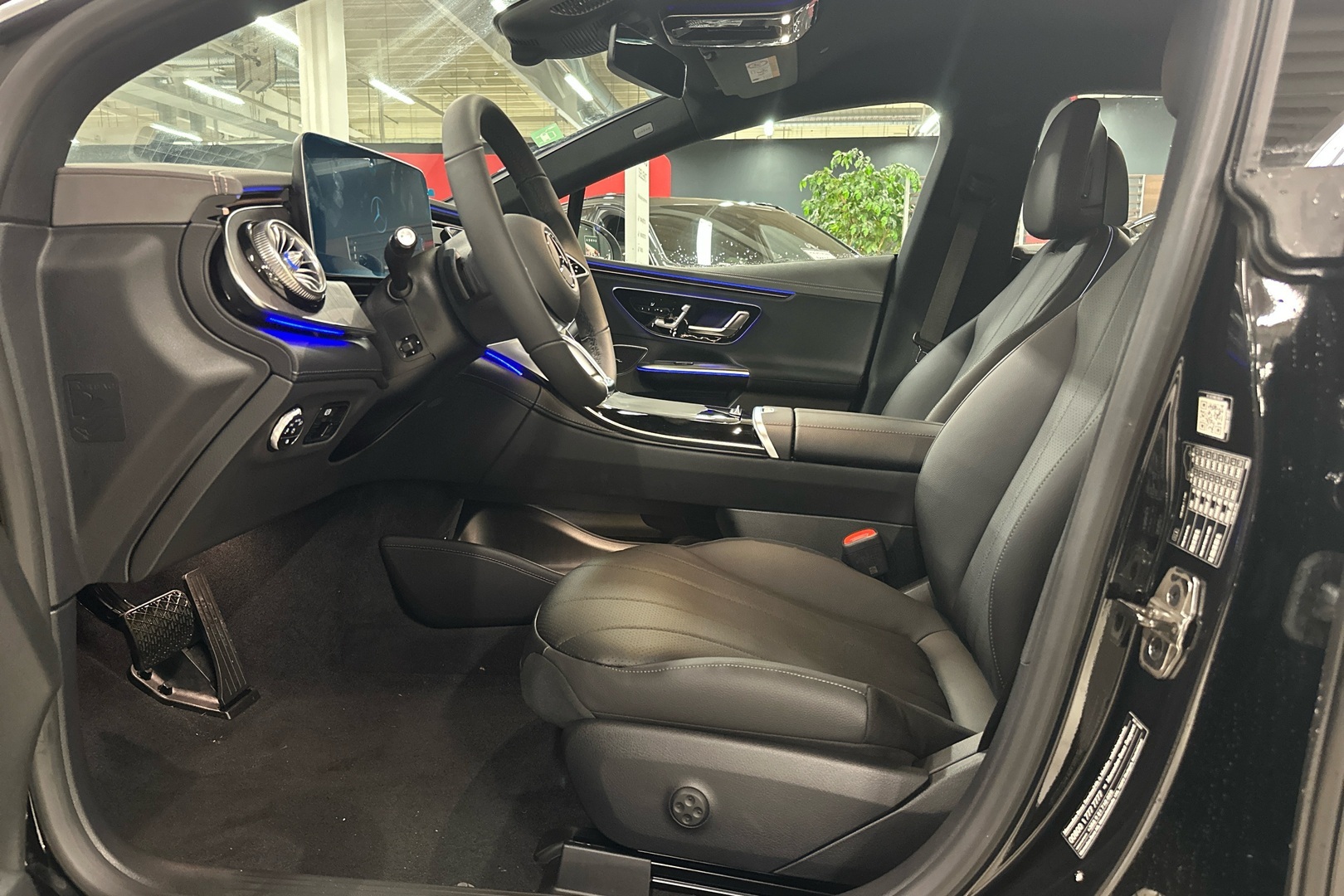 MERCEDES-BENZ EQE 2025