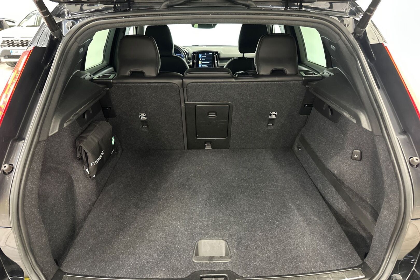 VOLVO XC40 12