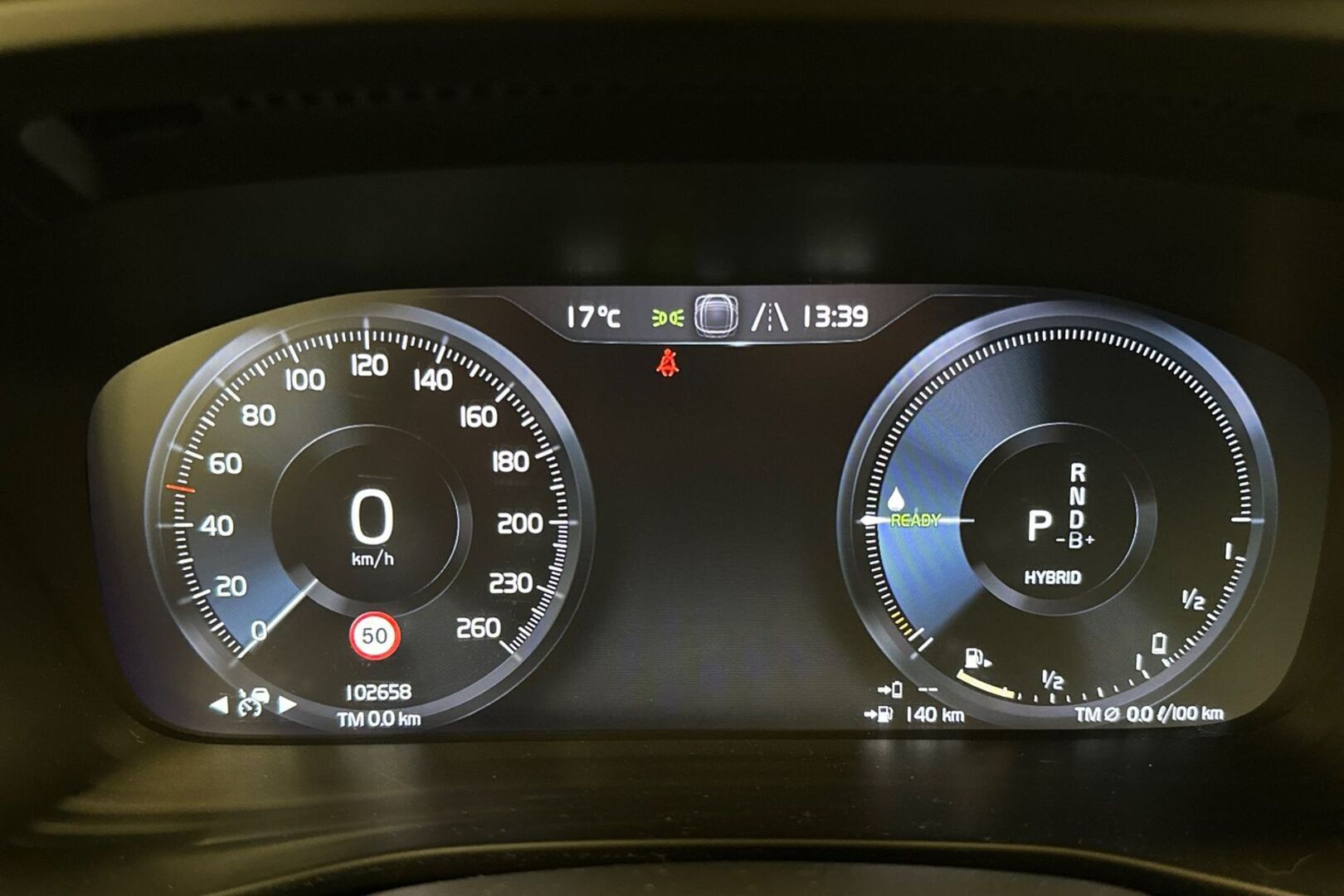 VOLVO XC40 15