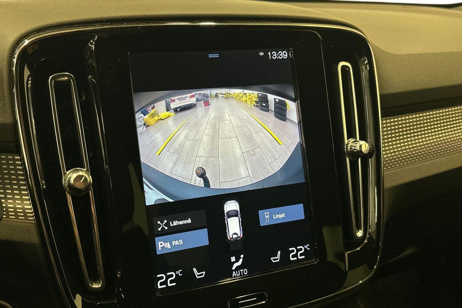 VOLVO XC40 16