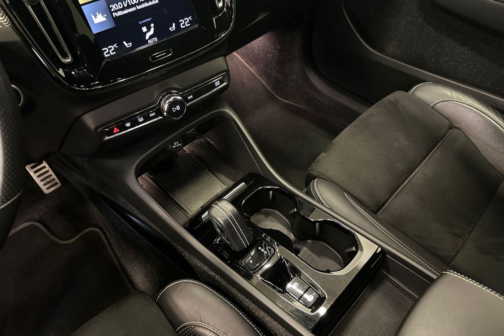 VOLVO XC40 18