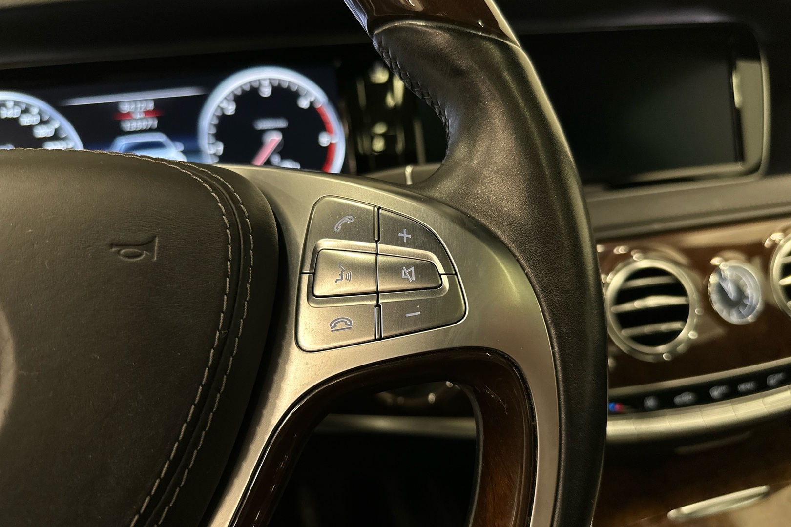 MERCEDES-BENZ S 2015