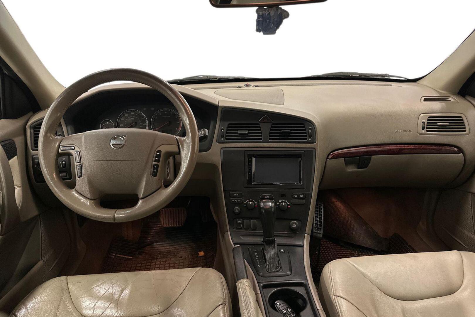 VOLVO V70 2003