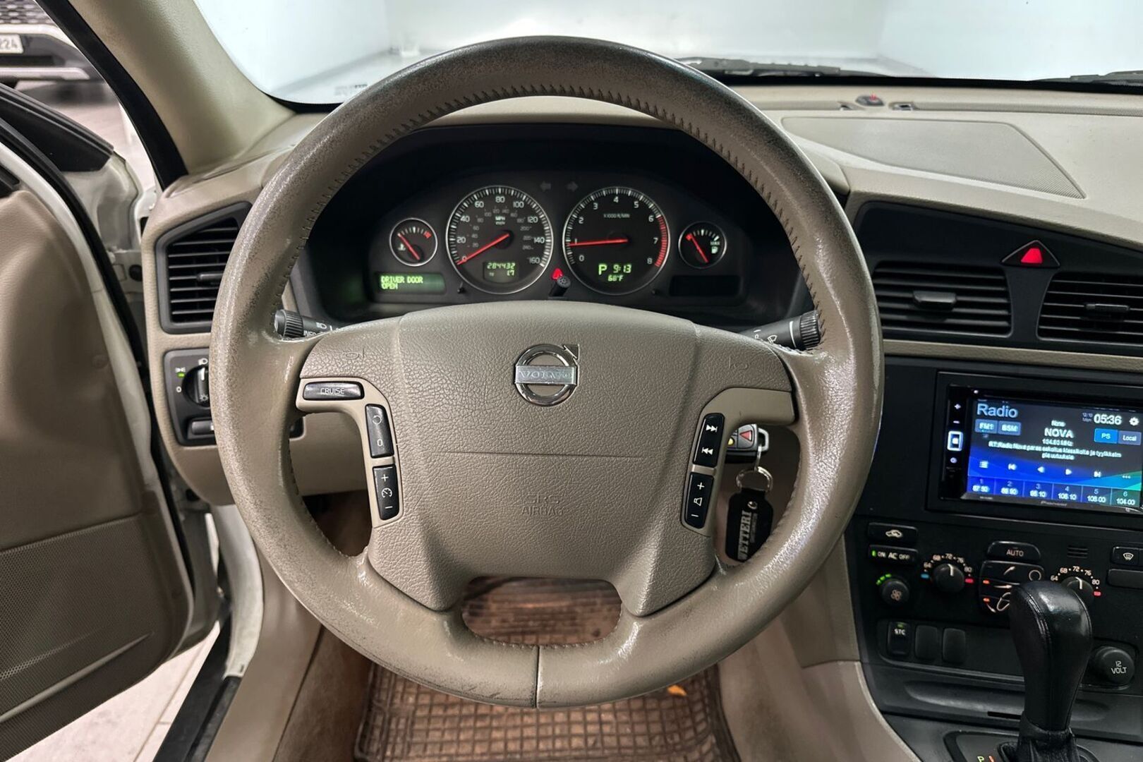 VOLVO V70 2003