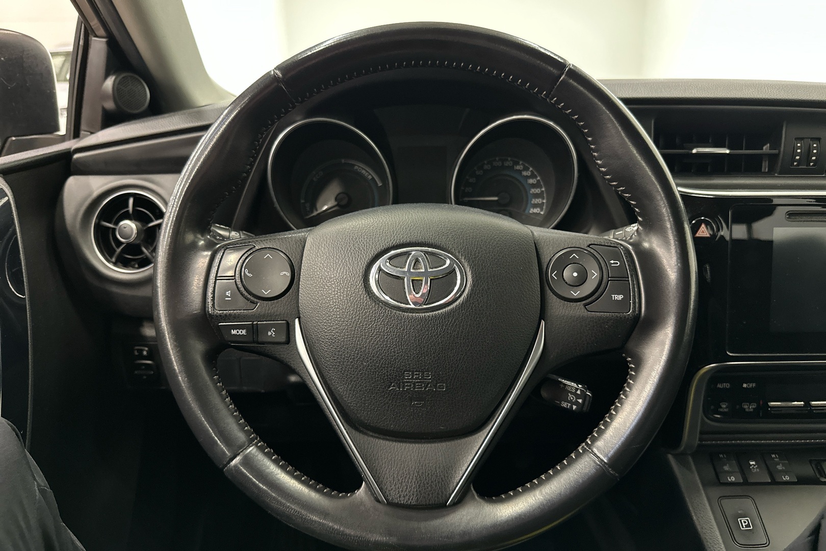 TOYOTA Auris 2016