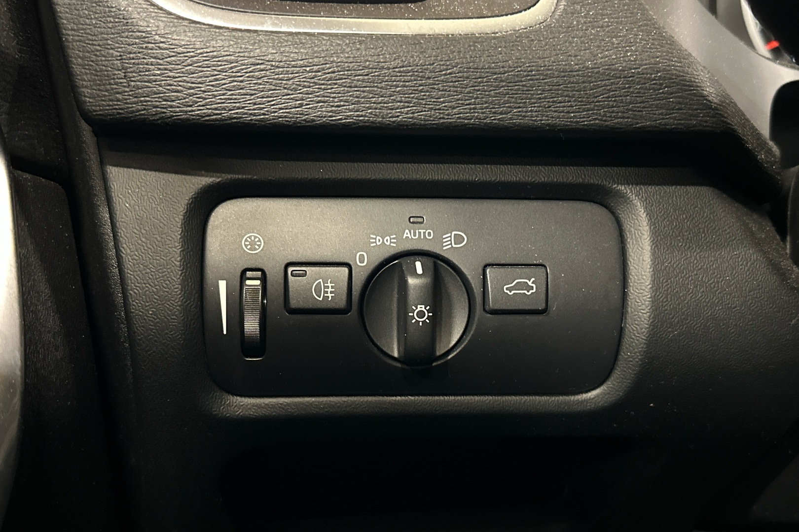 VOLVO V40 2017