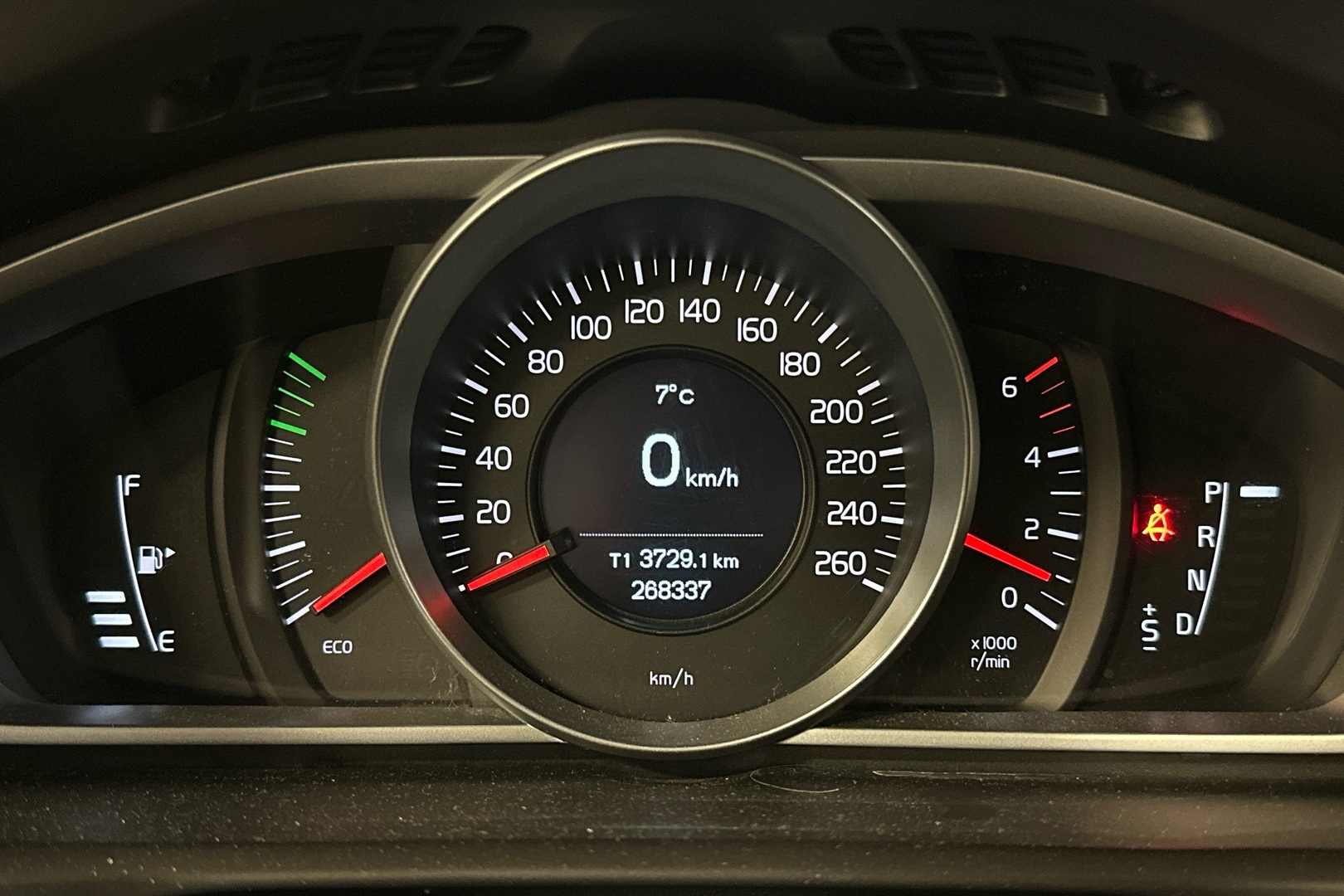 VOLVO V40 2017