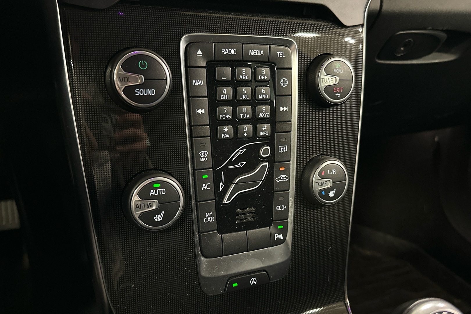 VOLVO V40 2017