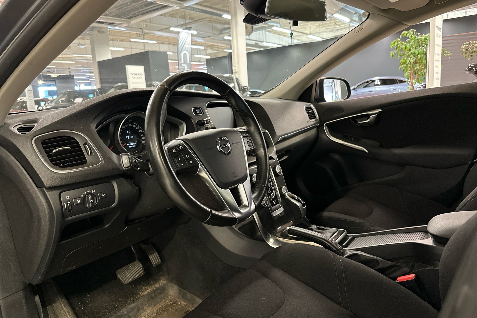 VOLVO V40 2017