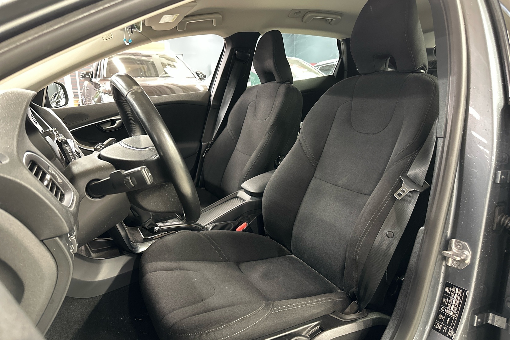 VOLVO V40 2017
