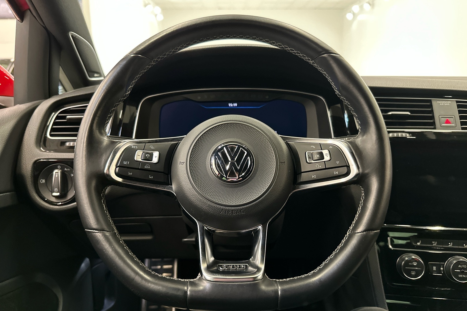 VOLKSWAGEN Golf 12
