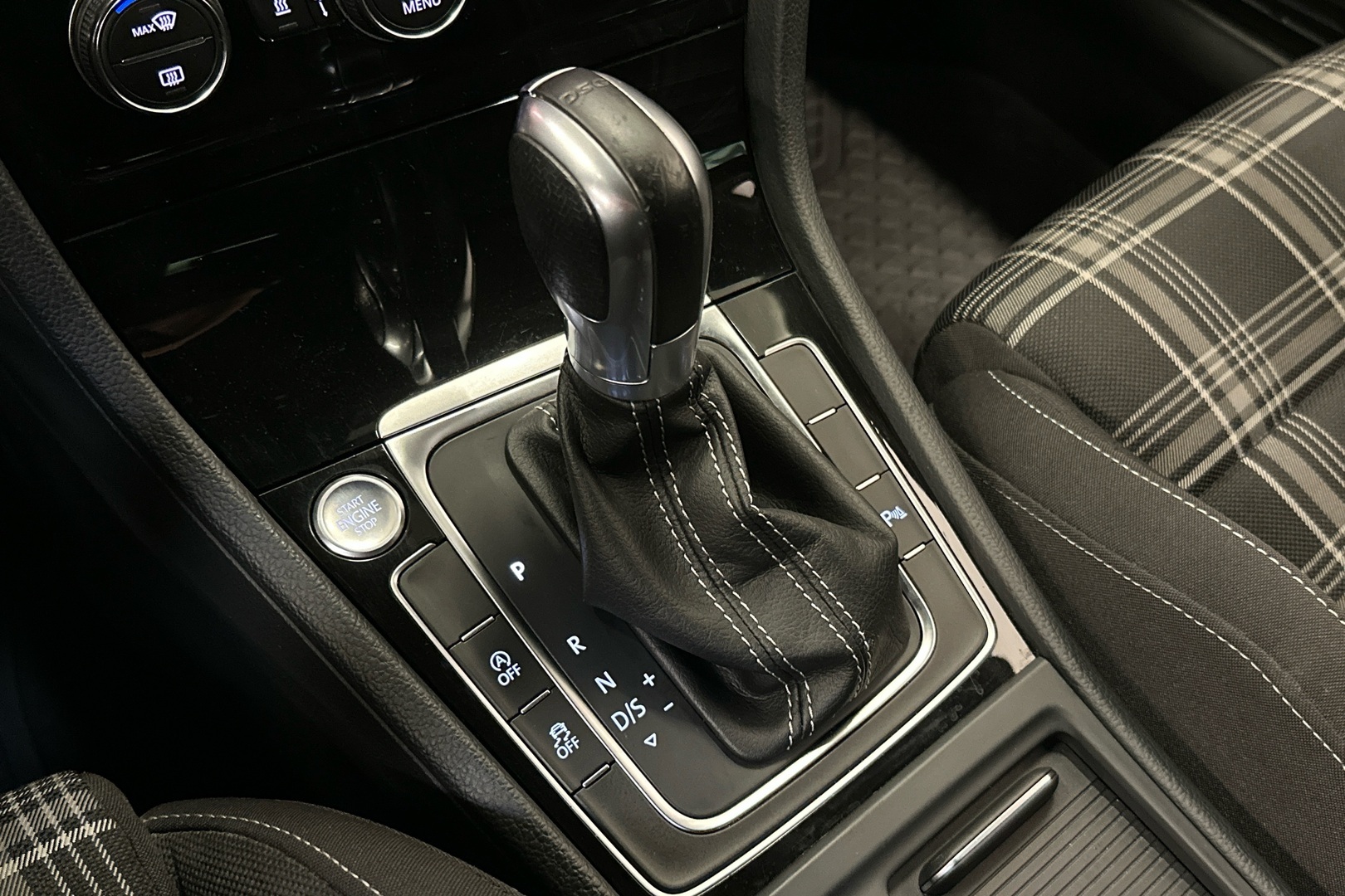VOLKSWAGEN Golf 22