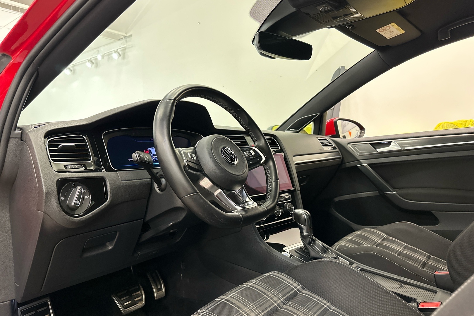 VOLKSWAGEN Golf 24