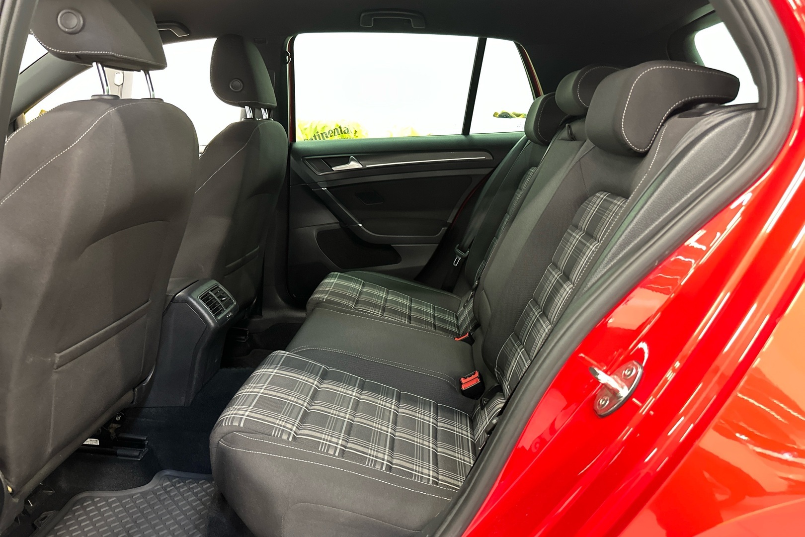 VOLKSWAGEN Golf 25