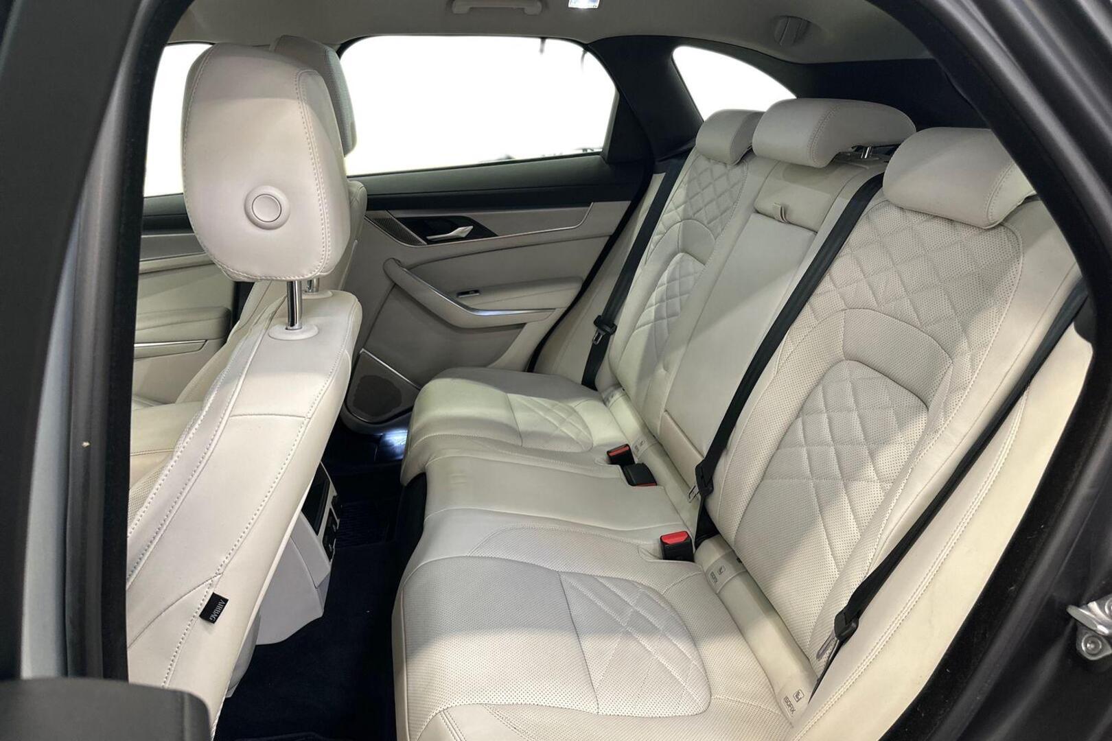 JAGUAR F-PACE 11