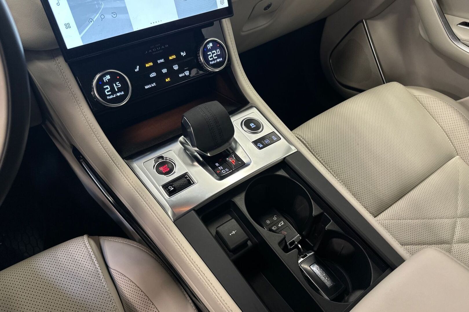 JAGUAR F-PACE 17