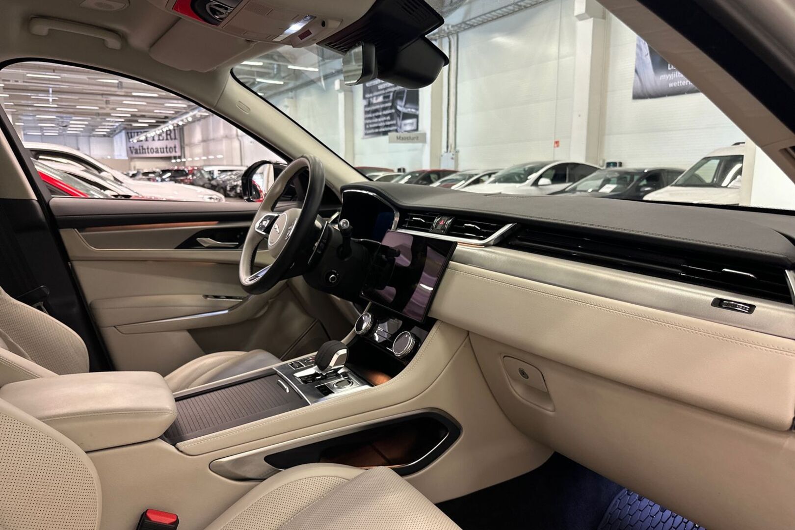 JAGUAR F-PACE 19