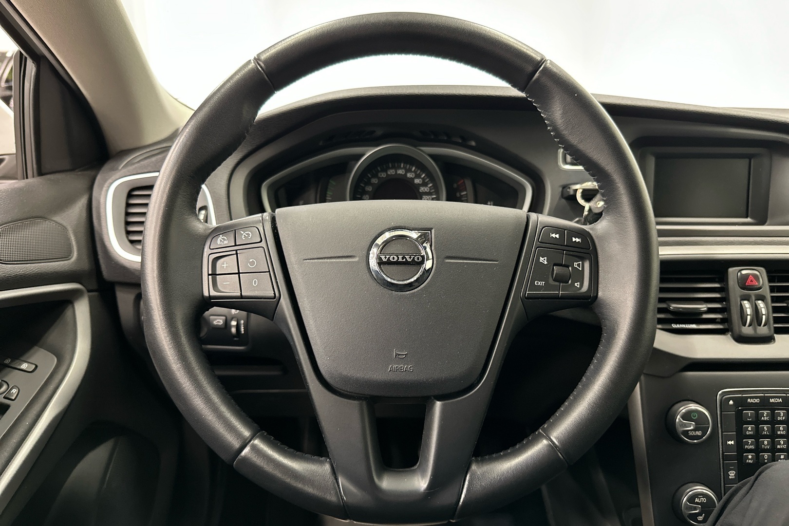 VOLVO V40 12