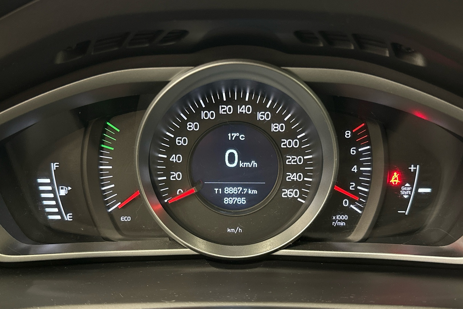 VOLVO V40 13