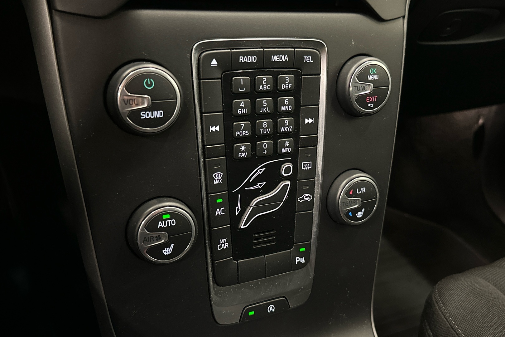 VOLVO V40 15