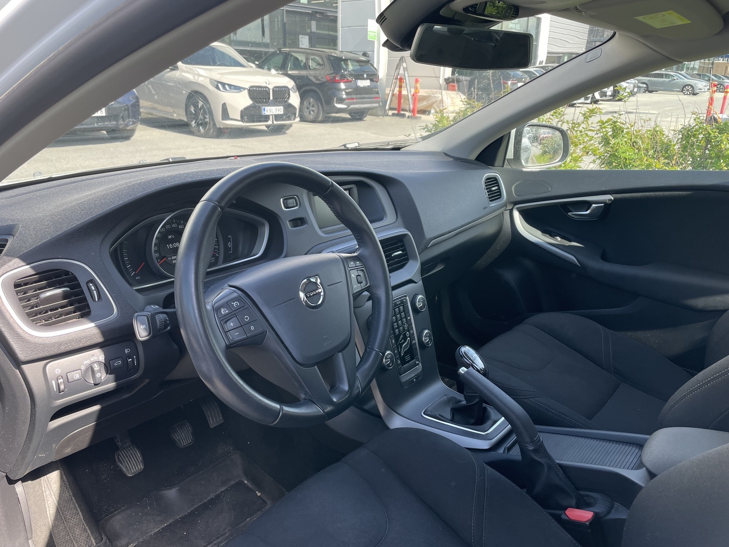 VOLVO V40 2018