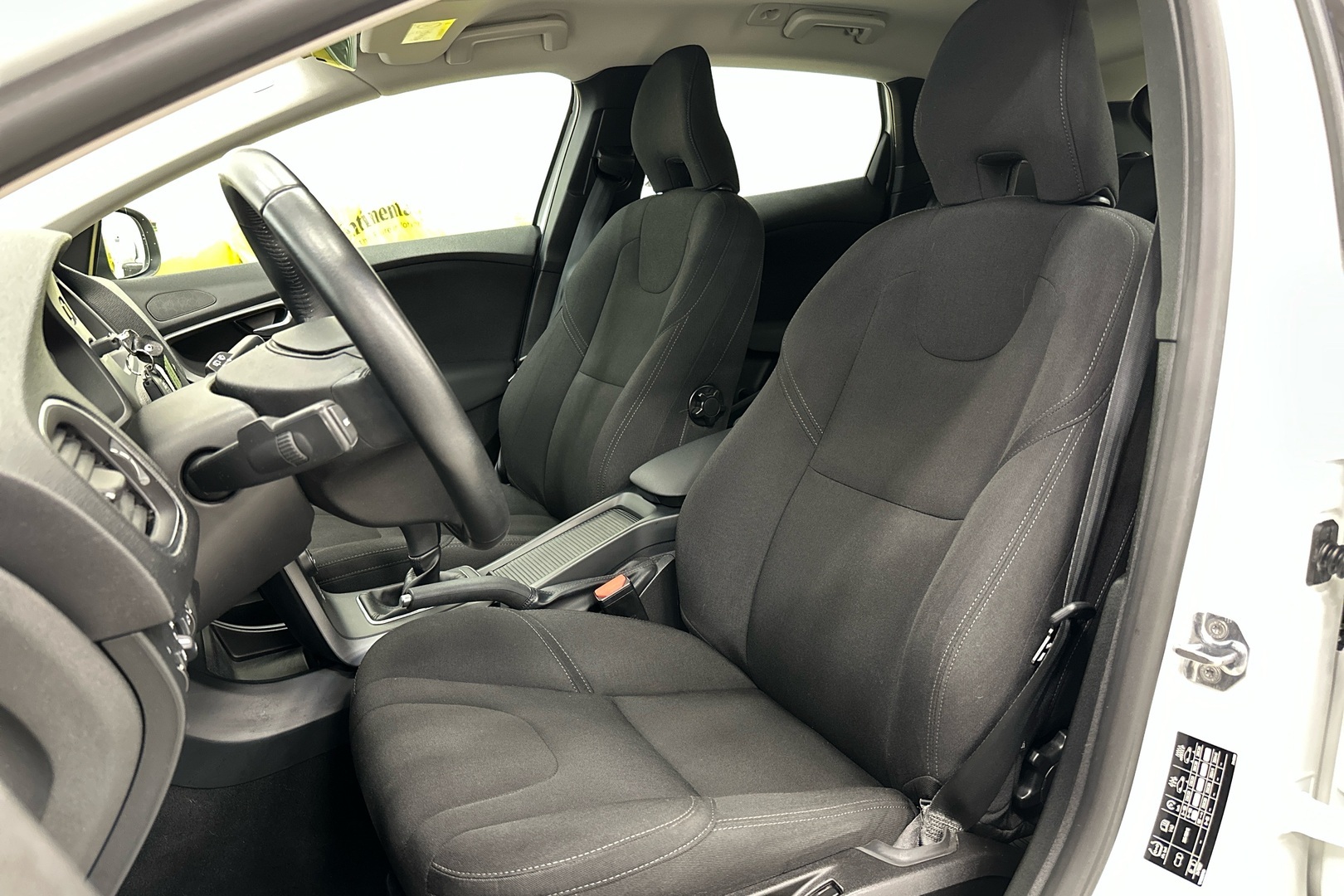 VOLVO V40 9