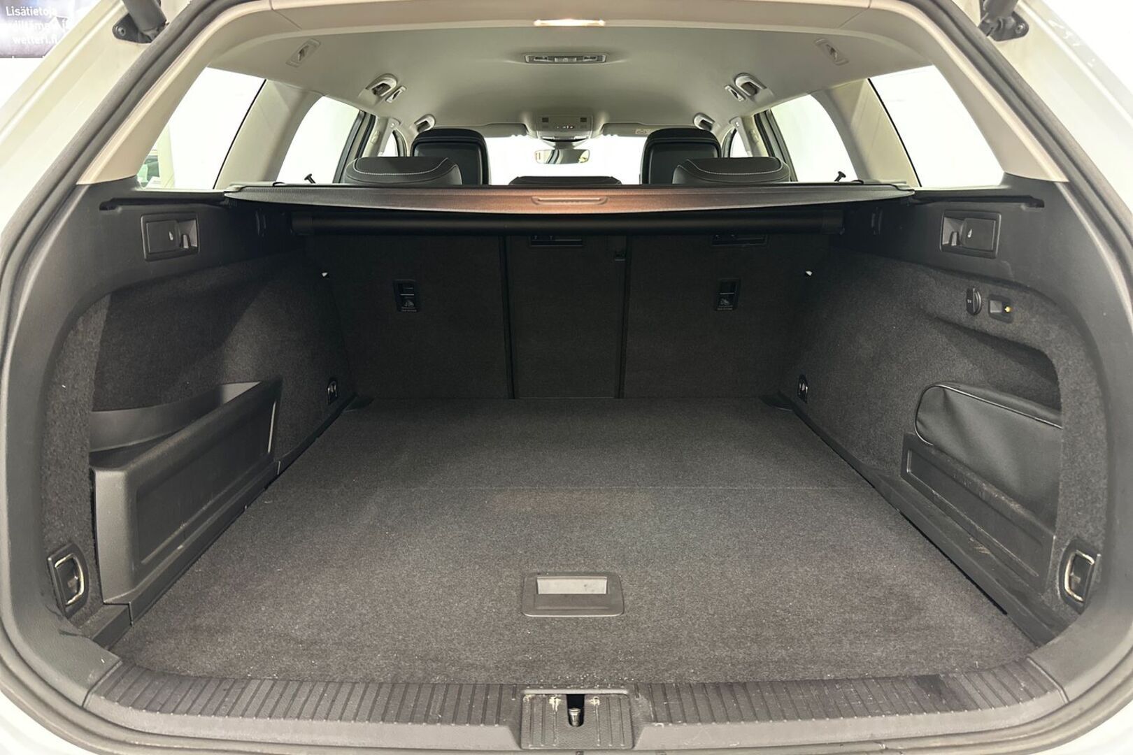 VOLKSWAGEN Passat 12