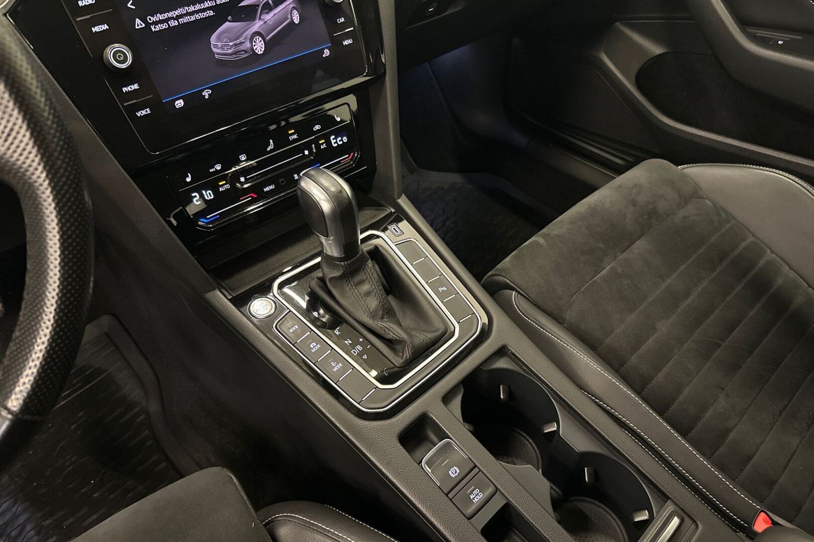 VOLKSWAGEN Passat 18