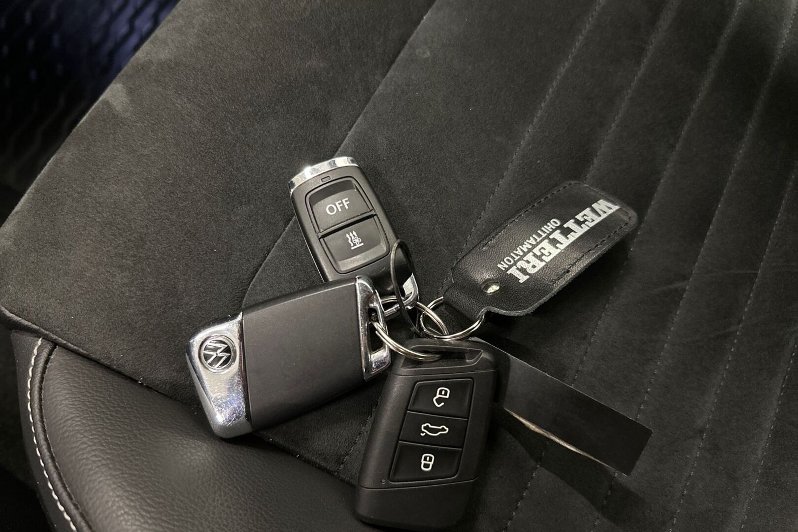 VOLKSWAGEN Passat 25