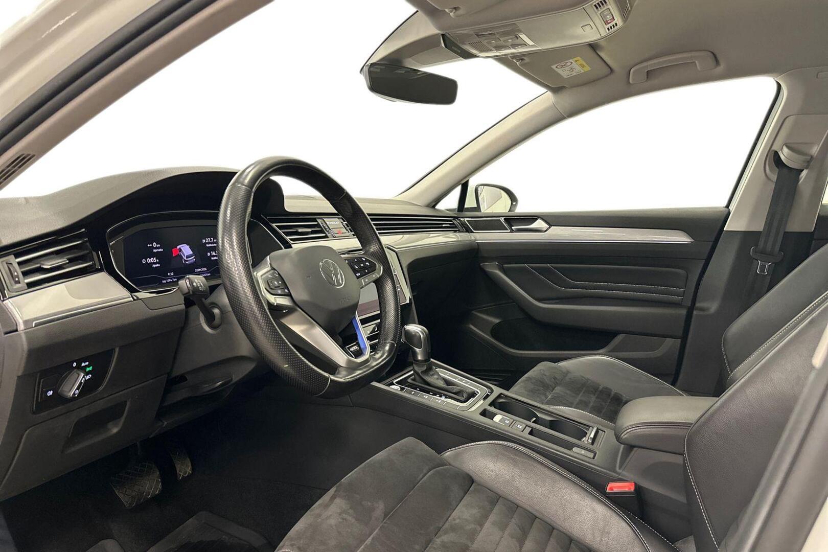 VOLKSWAGEN Passat 8