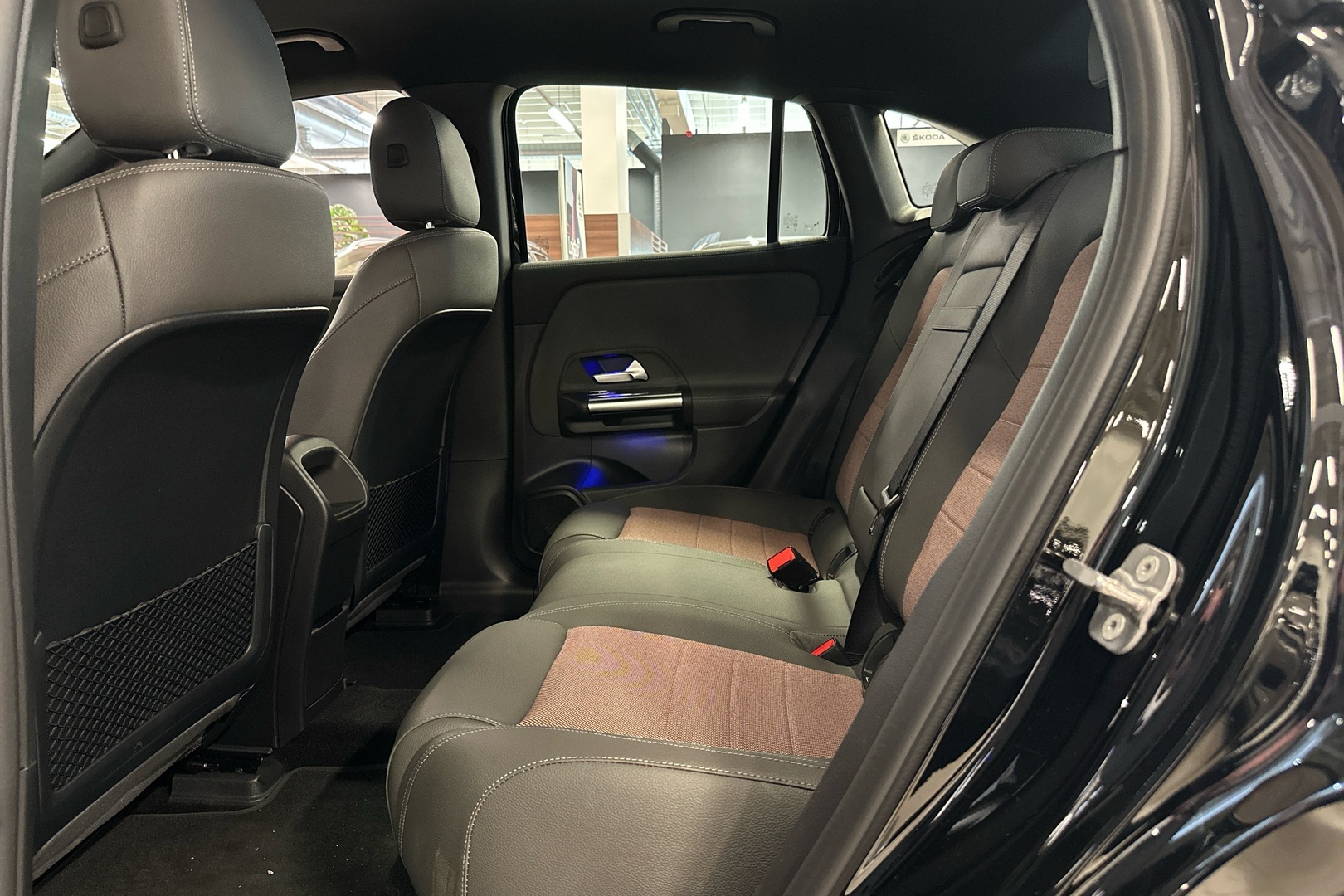 MERCEDES-BENZ EQA 2025