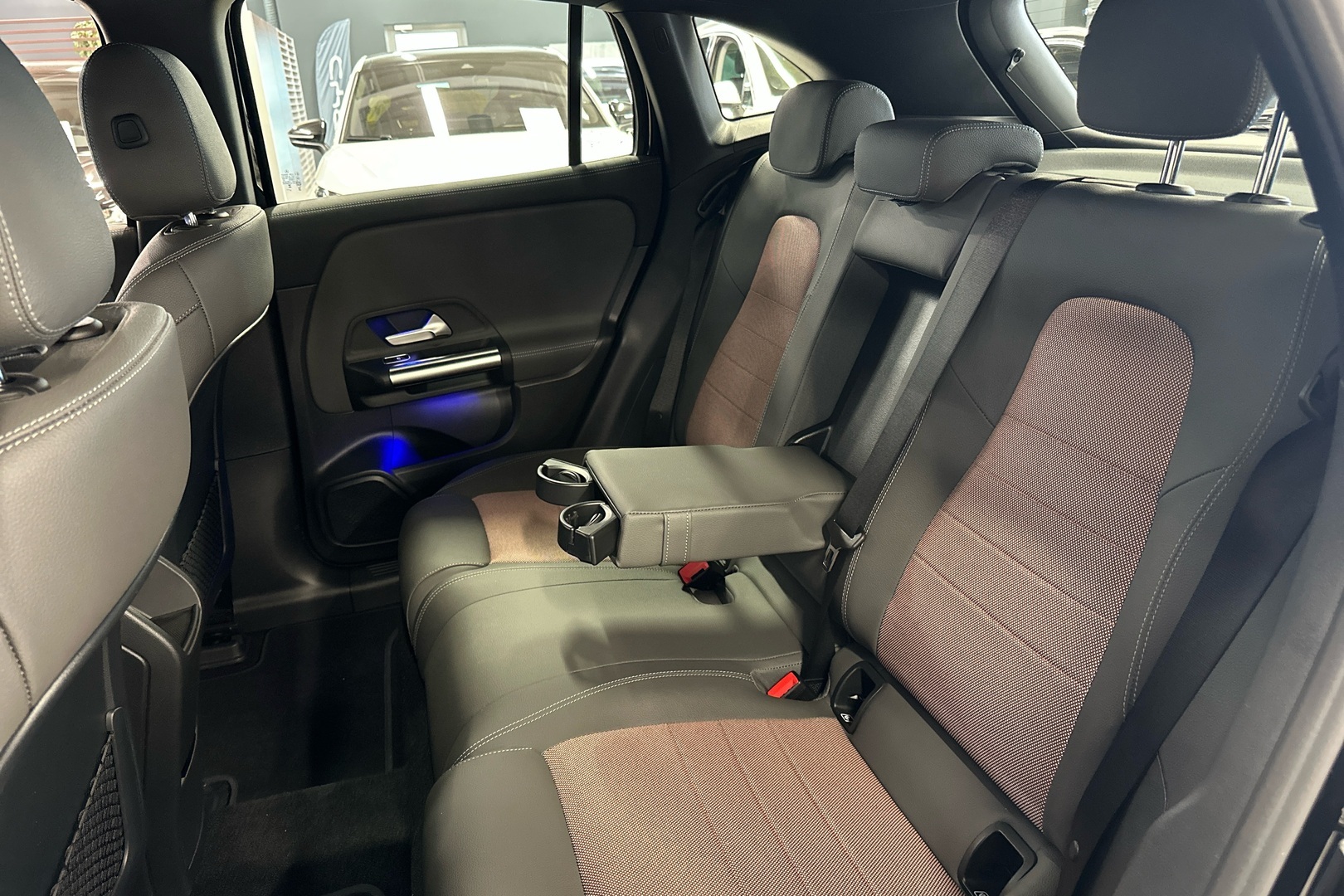 MERCEDES-BENZ EQA 2025