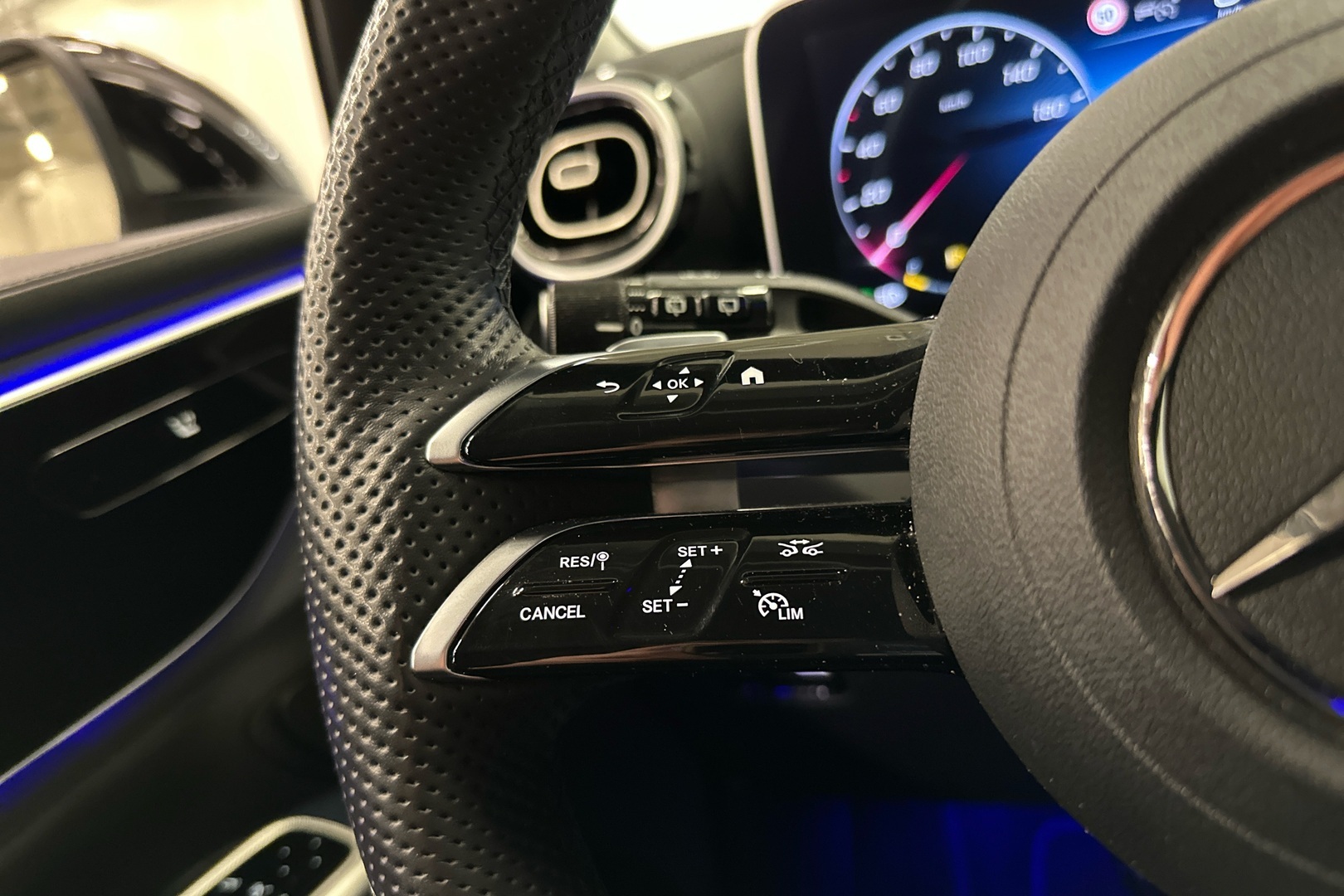 MERCEDES-BENZ GLC 2024