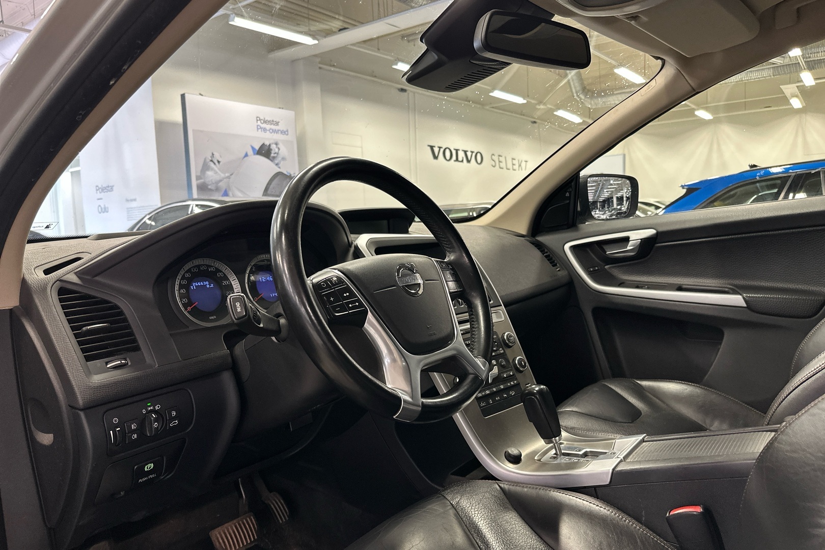 VOLVO XC60 2010