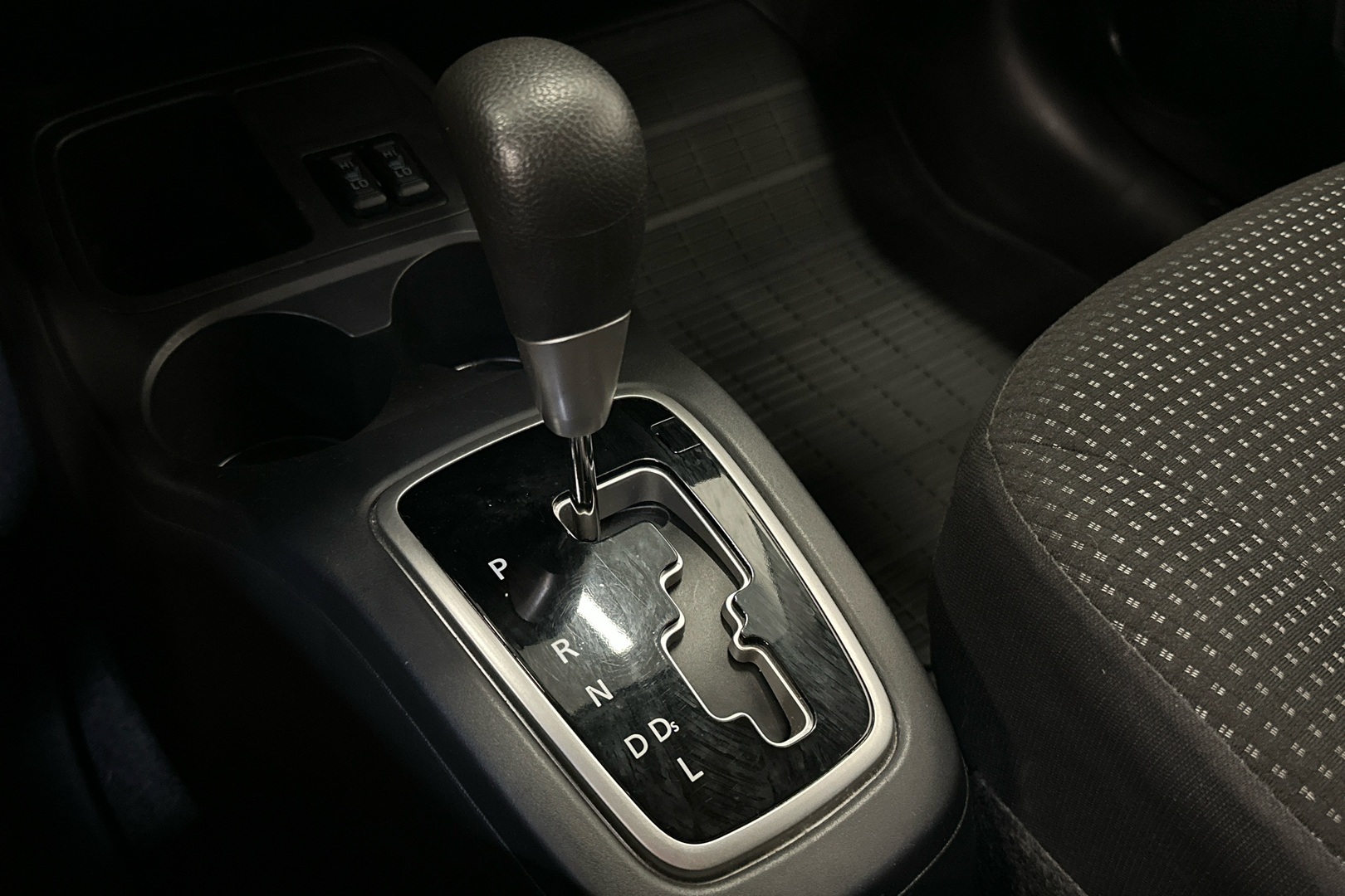 MITSUBISHI Space Star 2016
