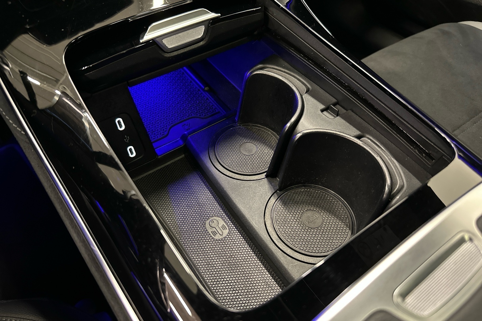 MERCEDES-BENZ EQE 2023