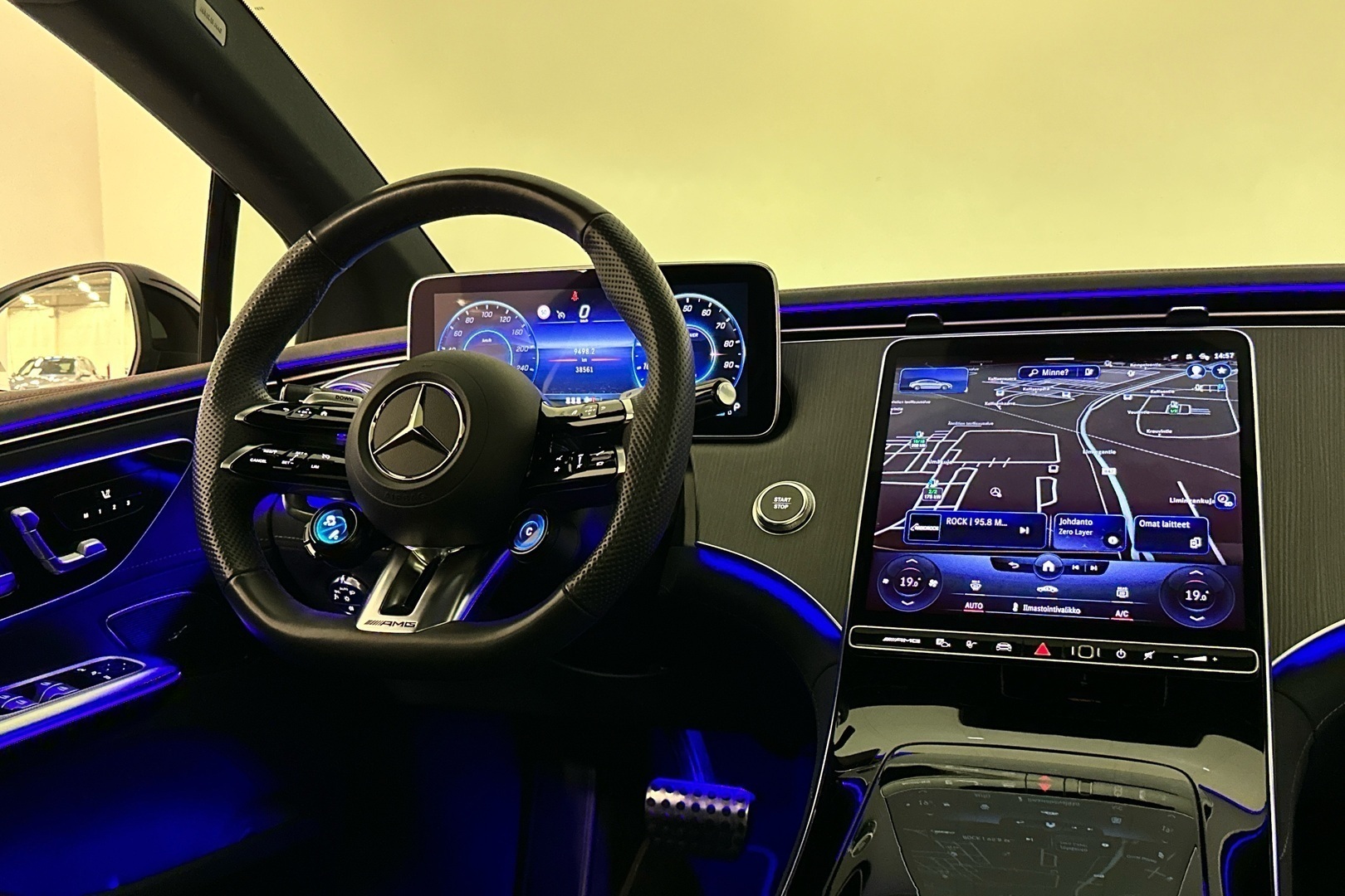 MERCEDES-BENZ EQE 2023