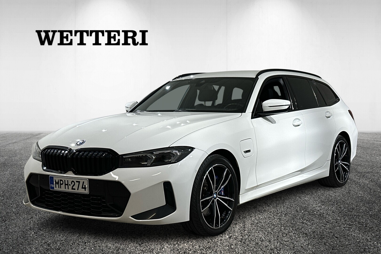BMW 330 2023